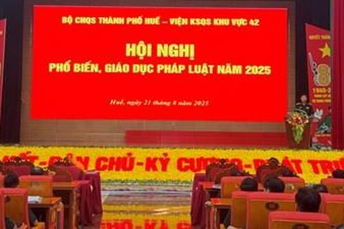 Phổ biến, giáo dục pháp luật cho sĩ quan, quân nhân chuyên nghiệp