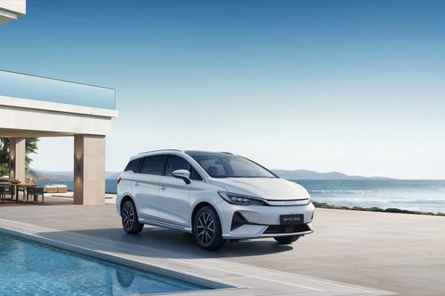 Tài xế công nghệ mua xe điện BYD M6 được hưởng nhiều ưu đãi