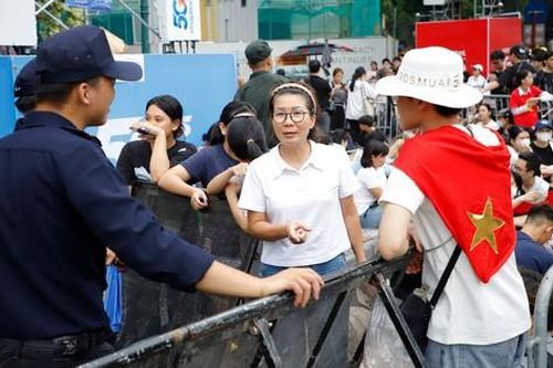 Concert 'Việt Nam trong tôi': Sau ngày đầu 'vỡ trận', ban tổ chức phát vé ra sao?'