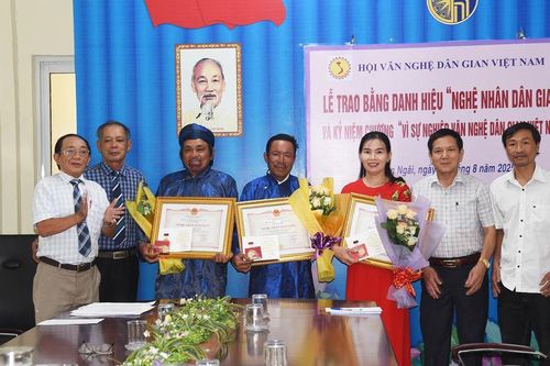 Quảng Ngãi: Trao Bằng danh hiệu 'Nghệ nhân dân gian' cho 3 nghệ nhân lĩnh vực bài chòi