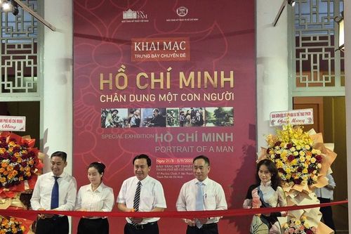 Trưng bày 80 tác phẩm về 'Hồ Chí Minh - Chân dung một con người'