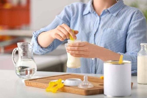 Giá sữa công thức nội địa và nhập khẩu: Lựa chọn nào kinh tế hơn?