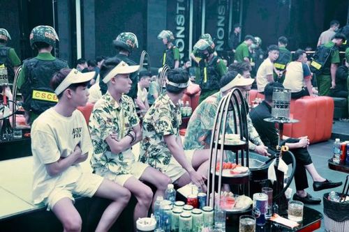Cuộc chiến nơi khói trắng trườn qua sông biên giới
