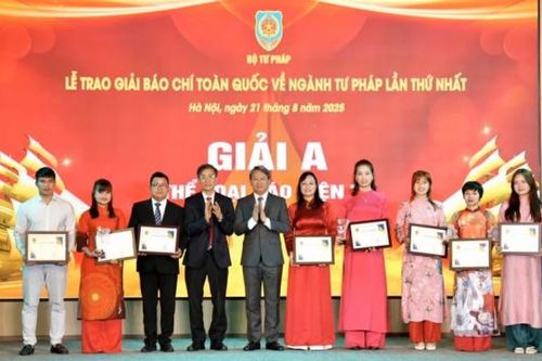 Trao giải báo chí toàn quốc về ngành Tư pháp lần thứ nhất