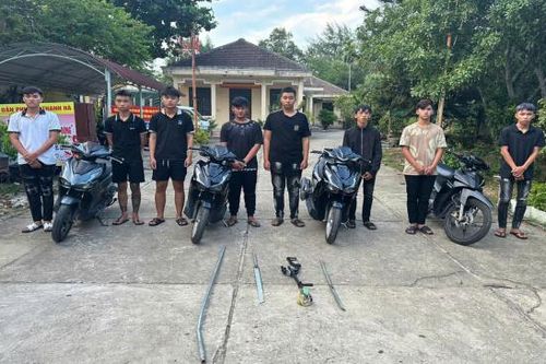 Truy bắt nóng nhóm tuổi teen mang tuýp sắt, súng ná tấn công người đi đường