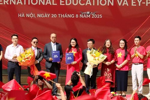Dưới bóng cờ Tổ quốc – Trường Nguyễn Siêu tiếp bước