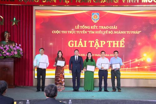 Trao giải báo chí và cuộc thi trực tuyến về ngành Tư pháp