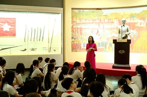 Hiện vật chiến tranh kể chuyện ký ức dân tộc