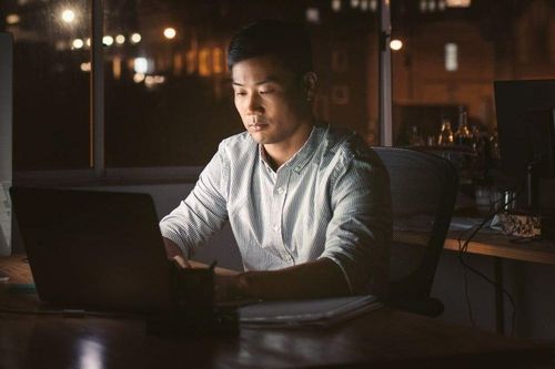 Làm thêm đến nửa đêm vẫn chưa chắc đã có lương, công ty Trung Quốc tung 'bảng vàng' tôn vinh nhân viên 'tận tụy' khiến dân mạng phẫn nộ