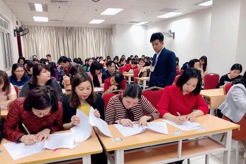Hùng Gia Edu triển khai mô hình luyện thi APTIS 'thực chiến'