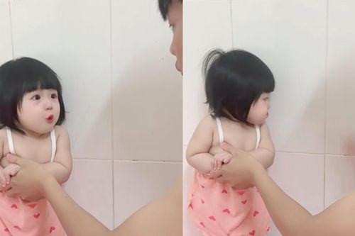 Clip em bé tròn mắt vô tội khi bị bố mắng khiến dân mạng 'cưng xỉu'