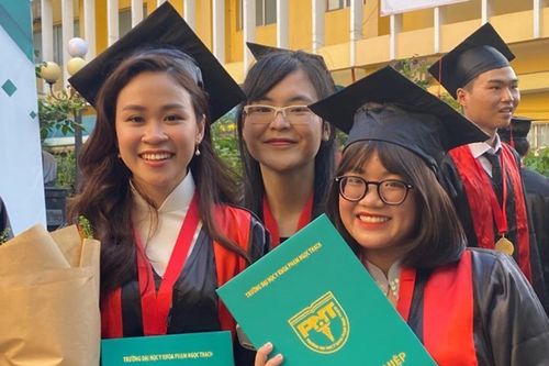 Điểm chuẩn Đại học Y khoa Phạm Ngọc Thạch tràn trên mạng, trường nói chưa chuẩn