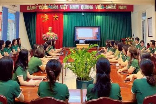 Phường Ngọc Hà bồi dưỡng chính trị năm 2025 cho hơn 1.000 giáo viên
