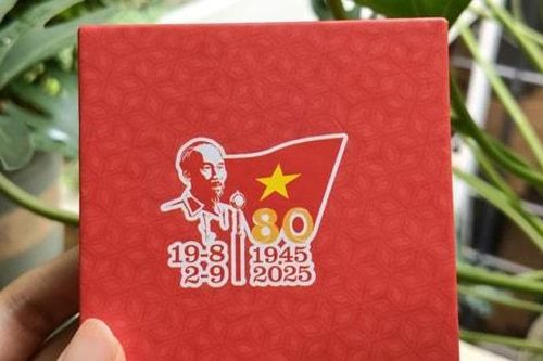 Bưu điện Việt Nam ra mắt hộp xu hợp kim 'Tự hào Việt Nam'