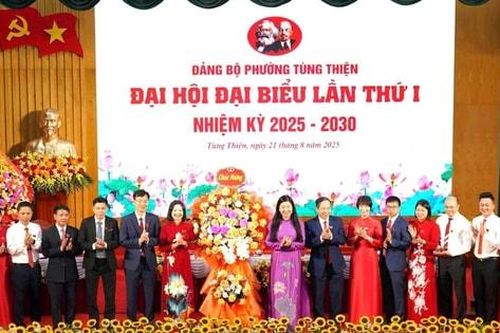 Chủ tịch Ủy ban MTTQ Việt Nam thành phố Hà Nội Nguyễn Lan Hương: Phường Tùng Thiện đạt thêm nhiều thành tựu trong kỷ nguyên mới