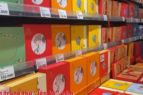 Bánh trung thu 'lên kệ' sớm: Đa dạng mẫu mã, giá cả hợp túi tiền, phục vụ nhu cầu người dân Thủ đô