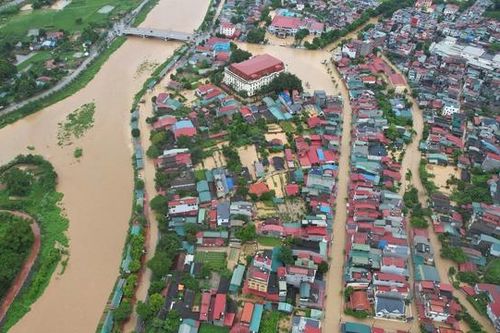 Thái Nguyên: Mưa lớn kéo dài, nhiều nơi ngập sâu trong 'biển' nước