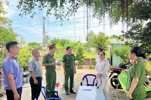 Bắt giam cựu cán bộ Hội phụ nữ tham ô tiền của hội viên khi vay vốn ngân hàng
