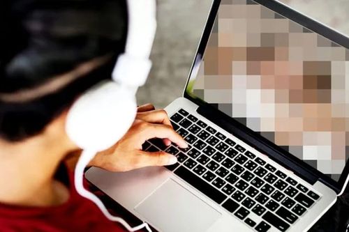 Malaysia: Cảnh sát vào cuộc vụ bé gái 12 tuổi lập trang web bán ảnh 'riêng tư'