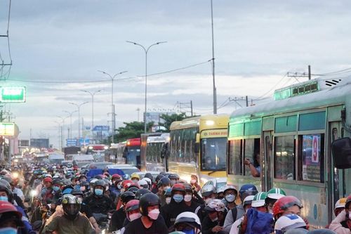 Phương tiện giao thông cũ là nguồn chính gây ô nhiễm không khí