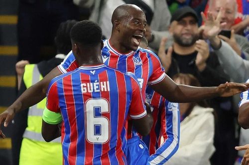 Crystal Palace giành chiến thắng lịch sử ở cúp châu Âu