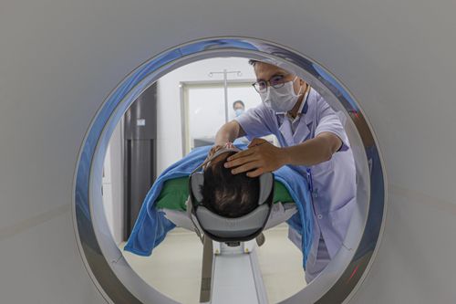 Ai cũng muốn chụp CT toàn thân, PGS Nguyễn Lân Hiếu khuyến cáo