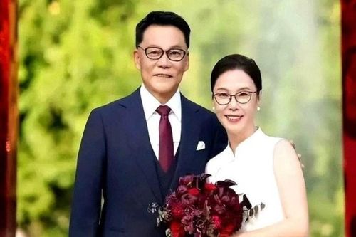 Tỷ phú Trung Quốc cưới bạn học cũ sau vụ ly hôn chấn động