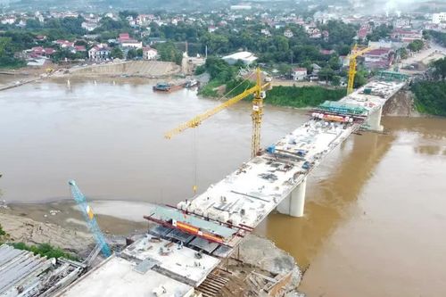 Cầu Phong Châu mới: nỗ lực hợp long chào mừng Quốc khánh 2/9