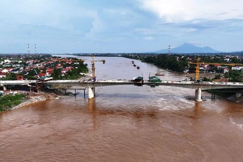 Cầu Phong Châu 'về đích' sớm, đếm ngược ngày hợp long