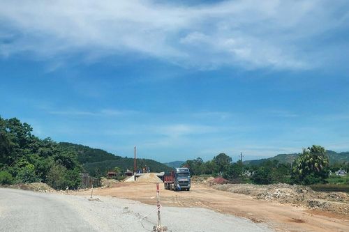 Dự án 1.345 tỉ đồng 'đứng bánh' vì vướng hơn 2 km mặt bằng