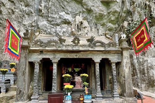 Cận cảnh đền Trần 700 năm tuổi ở Tràng An
