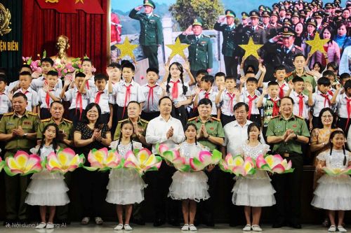 Công an Điện Biên tiếp nhận con nuôi và lưu học sinh 6 tỉnh Bắc Lào