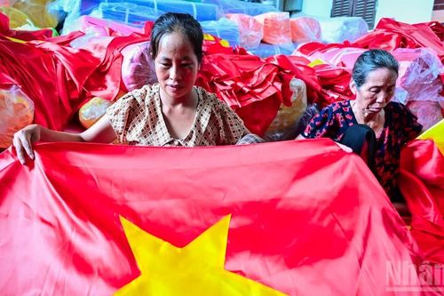 Làng nghề may cờ Tổ quốc hối hả chuẩn bị cho ngày Đại lễ của dân tộc
