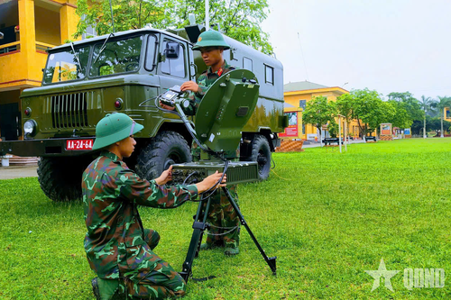 Trên thao trường Tiểu đoàn Thông tin 18 giữa những ngày Thu tháng Tám