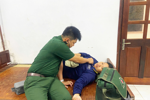 Cà Mau: Đồn Biên phòng Khánh Hội kịp thời cứu vớt 2 ngư dân gặp nạn trên biển