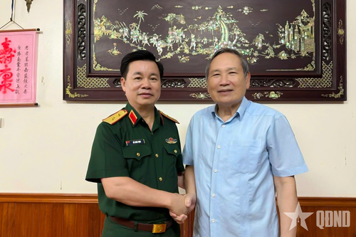 Trung tướng Đỗ Xuân Tụng thăm, tri ân Trung tướng Phùng Khắc Đăng