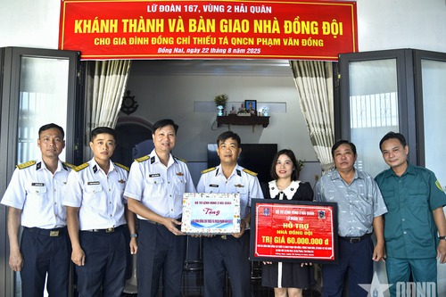 Vùng 2 Hải quân bàn giao nhà đồng đội