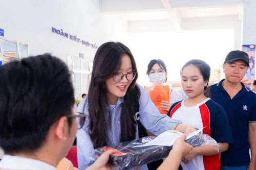 Điểm chuẩn vào HUFLIT từ 15-17 điểm