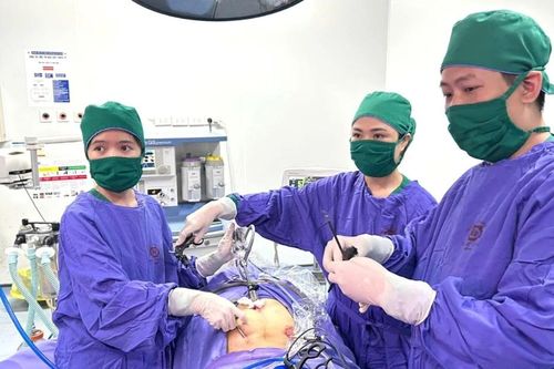 Cứu bệnh nhân 35 tuổi người Philippines vỡ thai ngoài tử cung nguy kịch