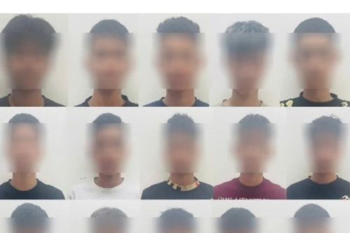 Khởi tố 20 bị can đi xe máy tháo biển số, dùng hung khí đánh nhau