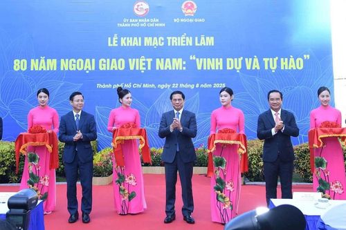 Khai mạc triển lãm ảnh '80 năm Ngoại giao Việt Nam: Vinh dự và tự hào'