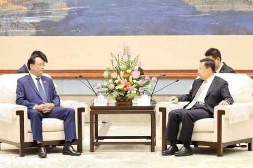 Phó Chủ tịch Quốc hội Trần Quang Phương hội kiến Bí thư Tỉnh ủy Tứ Xuyên Vương Hiểu Huy