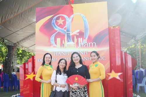 Triển lãm ảnh 'Từ kỷ nguyên độc lập, thống nhất đất nước đến kỷ nguyên vươn mình của dân tộc'