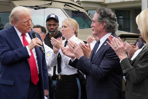 Sa thải nhiều chuyên gia tình báo có thể gây khó khăn cho ông Trump