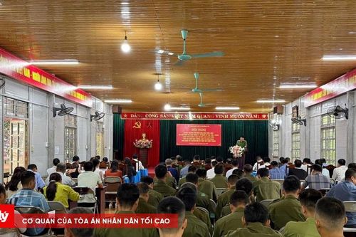 Người dân xã Mường Cơi tích cực giao nộp vũ khí