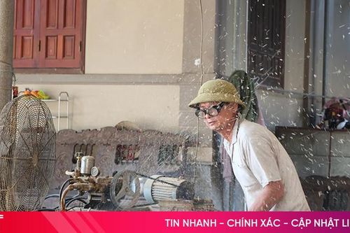 Làng mộc sống chung với bụi