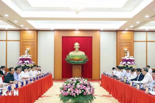 Bộ Chính trị làm việc với Đảng bộ thành phố Hà Nội và Thành phố Hồ Chí Minh