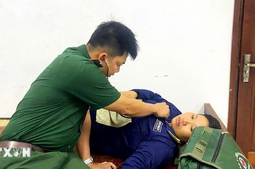 Chìm tàu trên vùng biển Cà Mau: Kịp thời cứu hai ngư dân gặp nạn