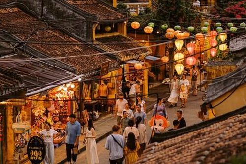 Đà Nẵng: Du khách phản ứng bị thu phí vệ sinh 10.000 đồng tại phố cổ Hội An