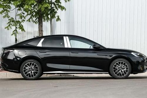Xe sedan siêu tiết kiệm xăng, trang bị nhỉnh hơn Toyota Camry, giá hơn 500 triệu đồng